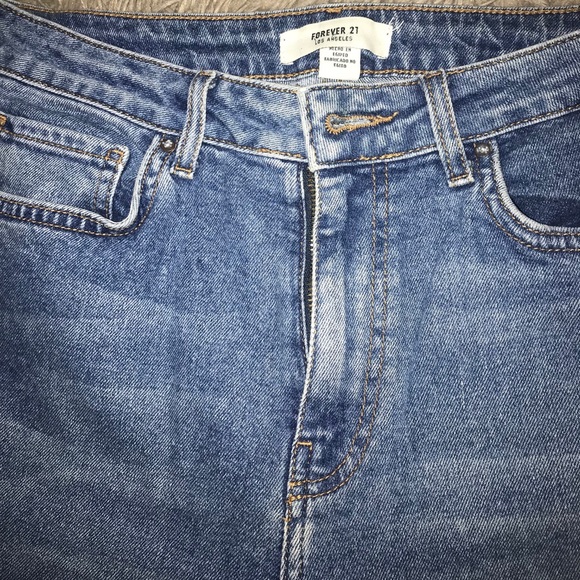 FOREVER21 Lightwash high waisted mom jeans - Picture 3 of 5